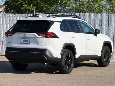 Used 2020 Toyota RAV4 LE w/ Carpet Mat Package AWD/4WD image 4
