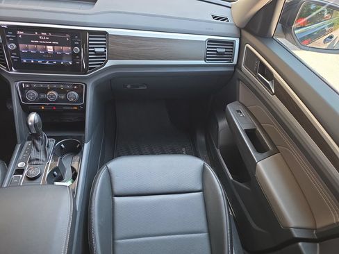 Used 2022 Volkswagen Atlas SE w/ Black Wheel Package AWD/4WD image 17