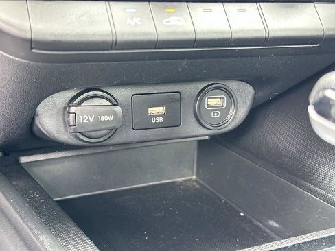 Used 2023 Hyundai Elantra SE FWD image 15