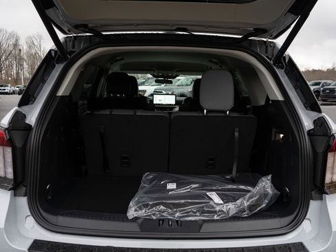 New 2026 Ford Explorer Active w/ Active Comfort Package image 9