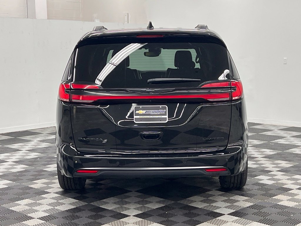 Used 2025 Chrysler Pacifica Limited FWD image 6
