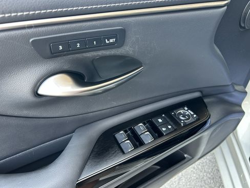 Used 2023 Lexus ES 250 w/ Premium Package AWD/4WD image 18