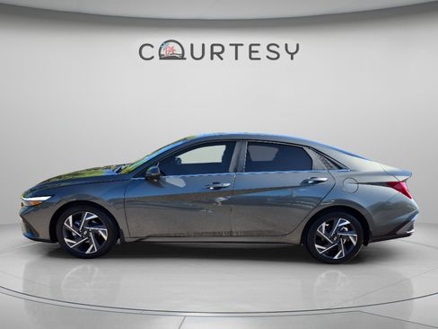 Certified 2024 Hyundai Elantra SEL w/ Convenience Package FWD image 2