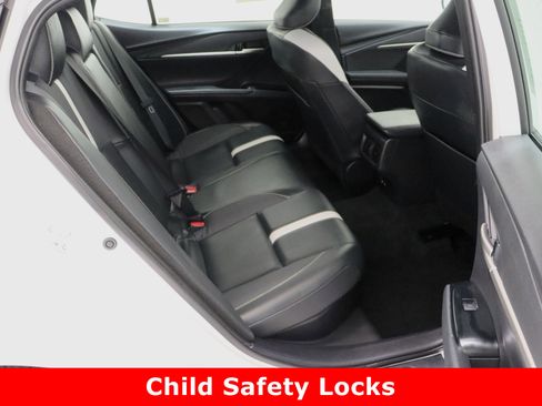 Used 2025 Toyota Camry SE image 34