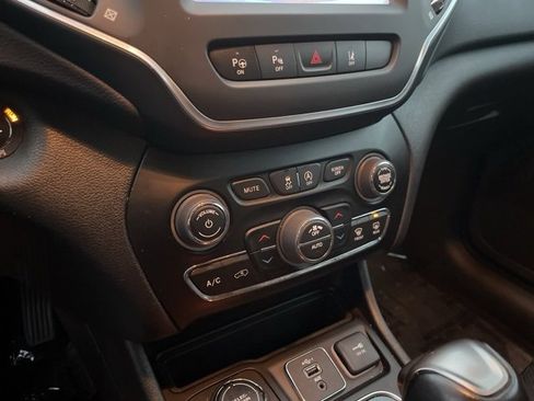 Used 2023 Jeep Cherokee Altitude Lux image 25