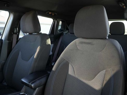 Used 2024 Jeep Compass Sport image 12