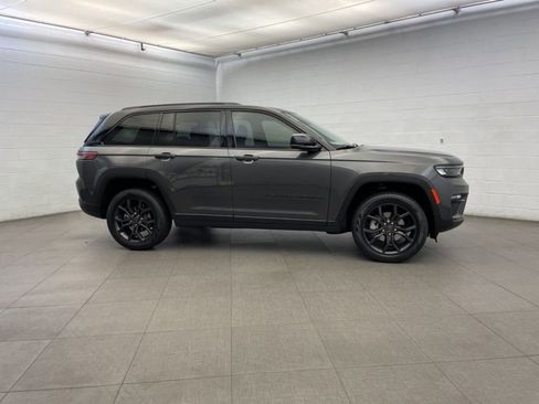 New 2025 Jeep Grand Cherokee Limited image 2