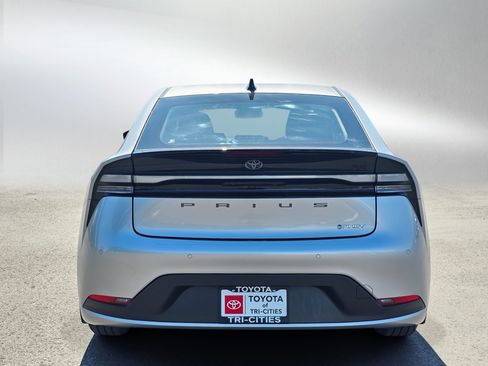 Used 2026 Toyota Prius Plug-In Hybrid FWD image 4