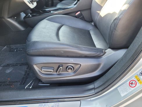 Used 2017 Toyota Prius Prime Premium image 13