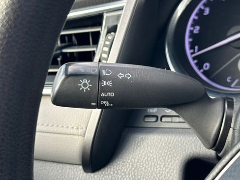 Certified 2018 Toyota Camry LE image 34