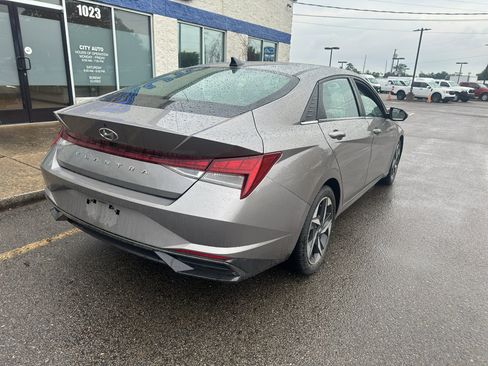 Used 2021 Hyundai Elantra SEL w/ Convenience + Premium Package FWD image 4