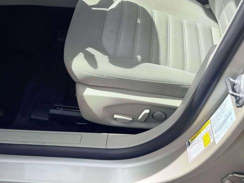 Used 2019 Ford Fusion SE FWD image 15