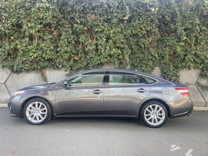 Used 2013 Toyota Avalon Limited w/ Technology Pkg