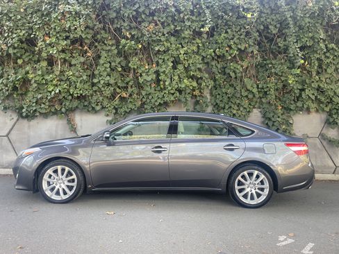 Used 2013 Toyota Avalon Limited w/ Technology Pkg image 1