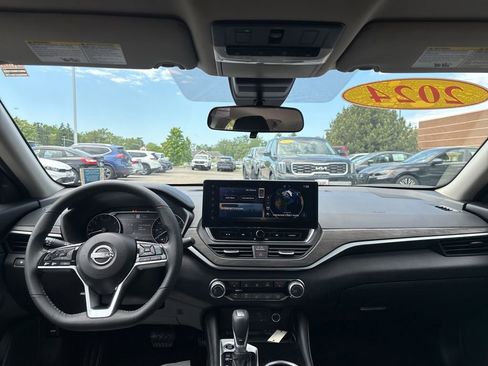 Certified 2024 Nissan Altima 2.5 SV w/ SV Premium Package FWD image 14