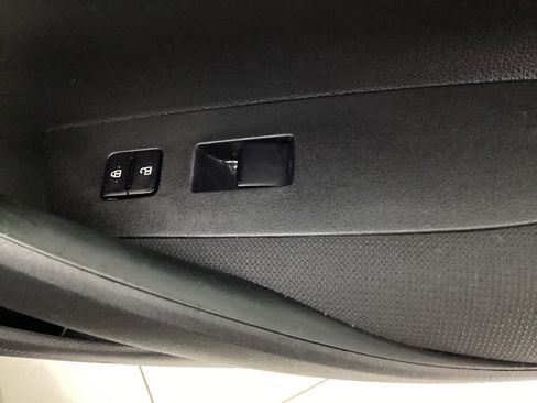 Used 2022 Toyota Corolla LE FWD image 38