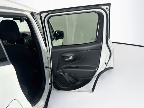 Used 2023 Jeep Renegade Latitude AWD/4WD image 31