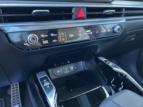 New 2026 Kia Sorento SX Prestige w/ Olive Brown Leather Package image 25