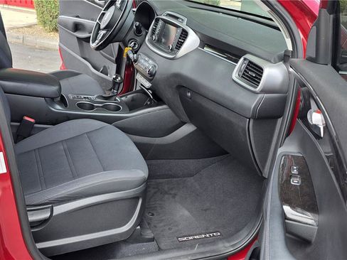 Used 2017 Kia Sorento FWD w/ LX Convenience Package image 14