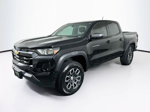 Used 2024 Chevrolet Colorado LT w/ LT Convenience Package RWD image 3