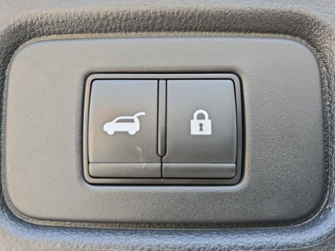 Used 2024 Nissan Pathfinder SV w/ SV Premium Package FWD image 14