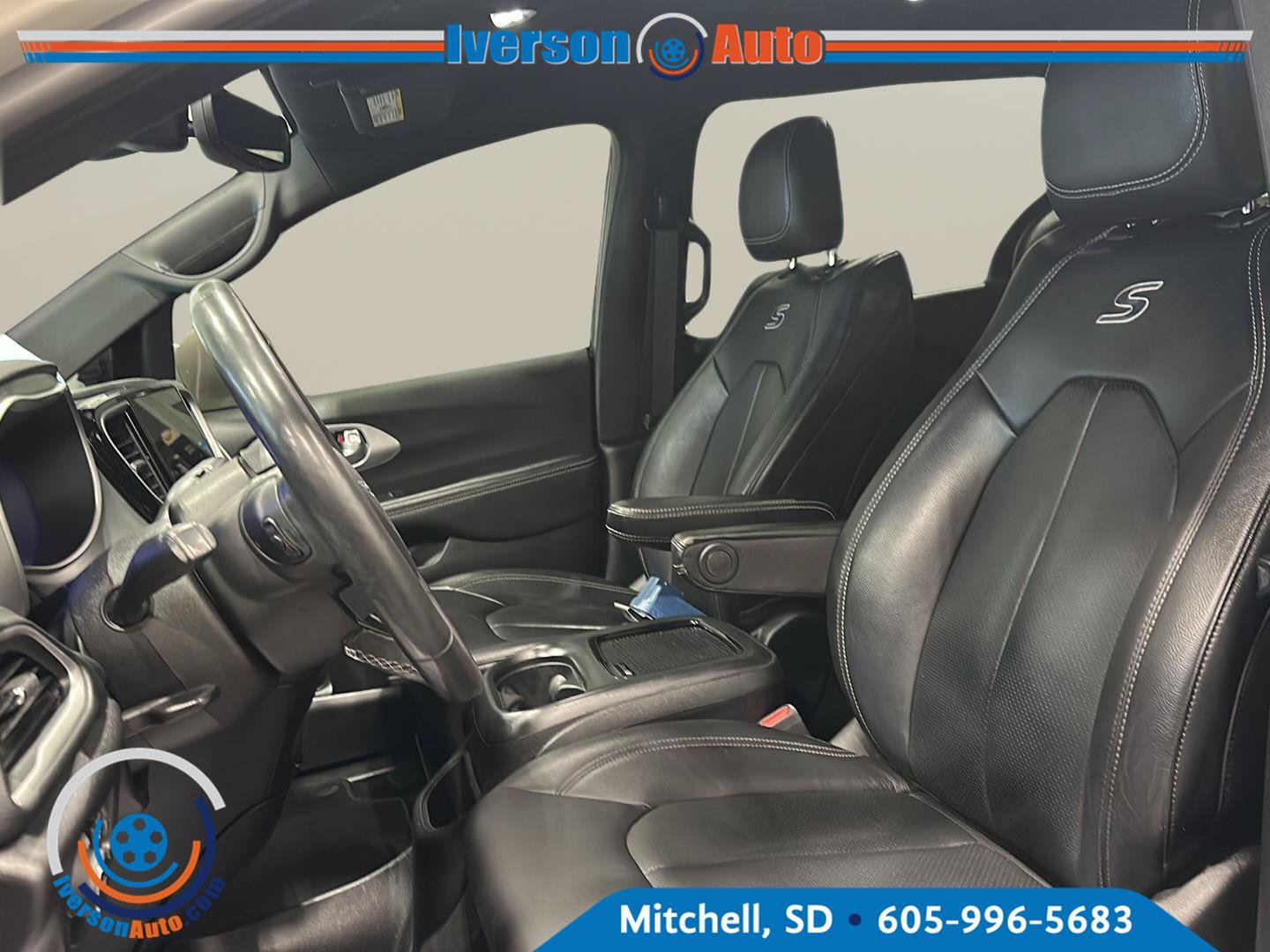 Used 2021 Chrysler Pacifica Touring-L w/ S Appearance Package AWD/4WD image 15
