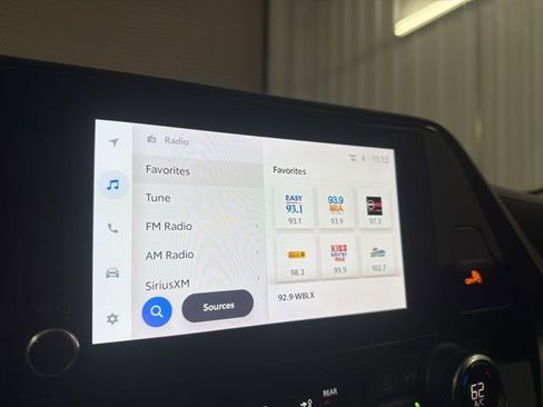 Used 2024 Toyota Highlander LE image 31