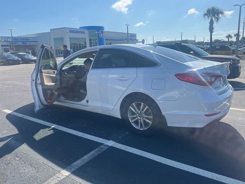 Used 2016 Hyundai Sonata SE FWD image 4