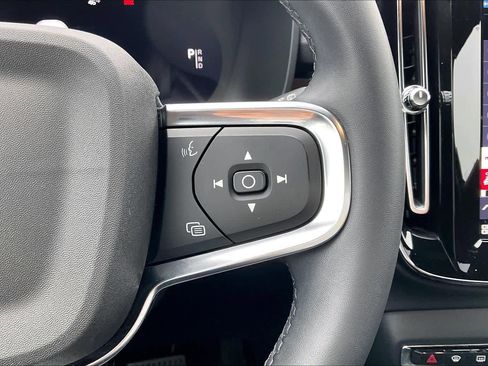 Used 2023 Volvo XC40 Recharge Ultimate image 22