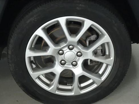 Used 2023 Jeep Compass Latitude AWD/4WD image 10