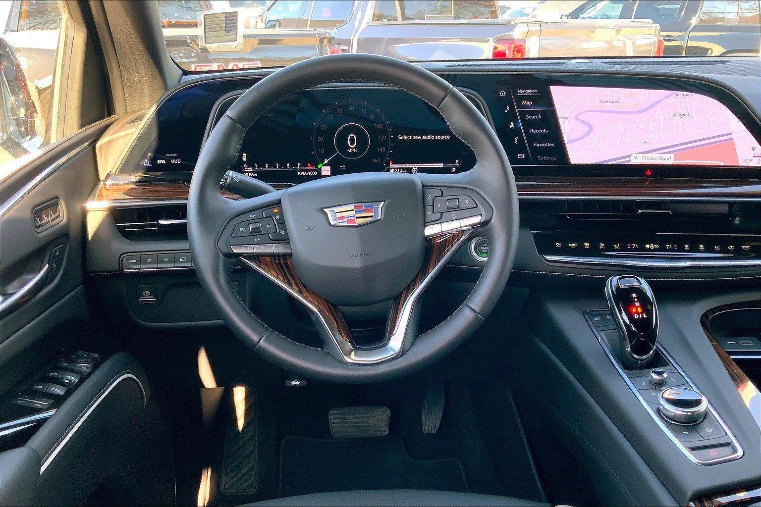 Used 2022 Cadillac Escalade Premium Luxury AWD/4WD image 4