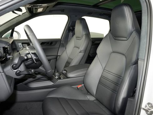 New 2026 Porsche Cayenne GTS AWD/4WD image 5