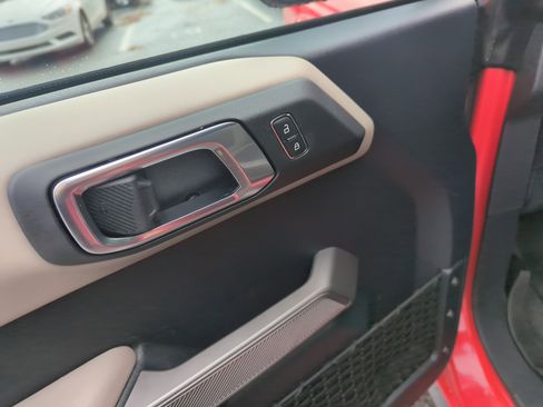 Used 2023 Ford Bronco Wildtrak image 17