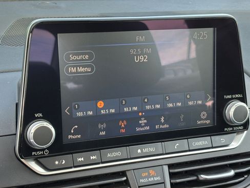 Used 2025 Nissan Altima 2.5 SV FWD image 20