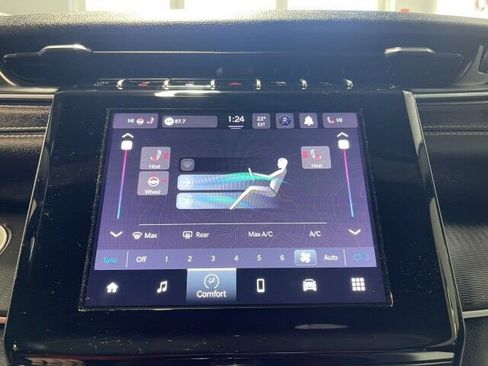 Used 2024 Jeep Grand Cherokee Altitude image 28