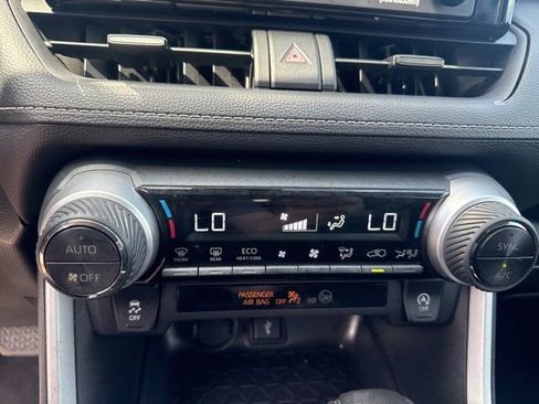 Used 2021 Toyota RAV4 XLE AWD/4WD image 20