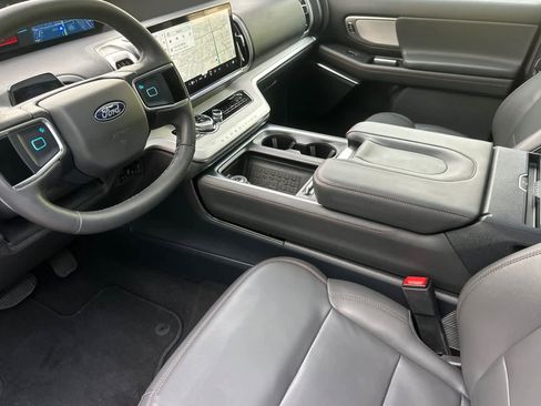 Certified 2025 Ford Expedition Active AWD/4WD image 11