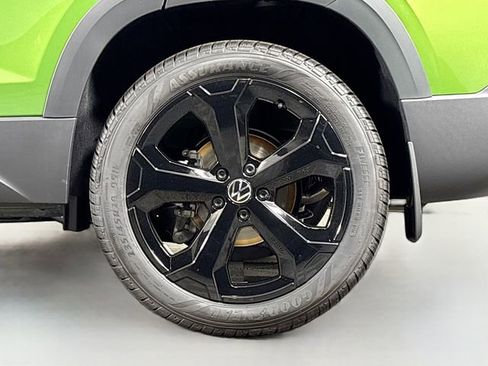 New 2026 Volkswagen Taos SE AWD/4WD image 32