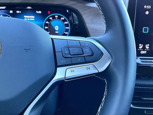 Certified 2025 Volkswagen Atlas SE image 25