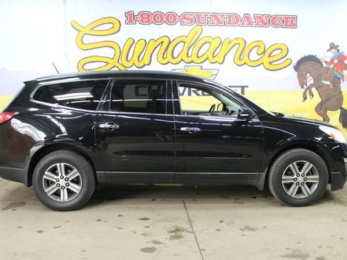 Used 2017 Chevrolet Traverse LT FWD image 1