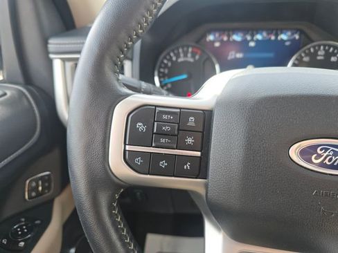 Used 2023 Ford Expedition XLT image 22