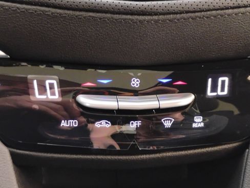 New 2025 Cadillac XT6 Luxury image 17