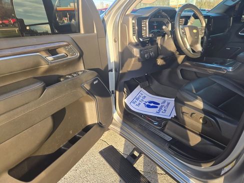 Used 2024 Chevrolet Silverado 2500 LTZ w/ LTZ Convenience Package image 6