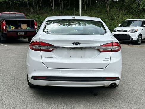 Used 2017 Ford Fusion SE FWD image 4
