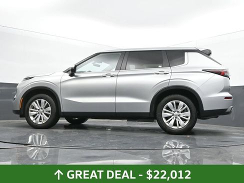 Used 2025 Mitsubishi Outlander ES image 49