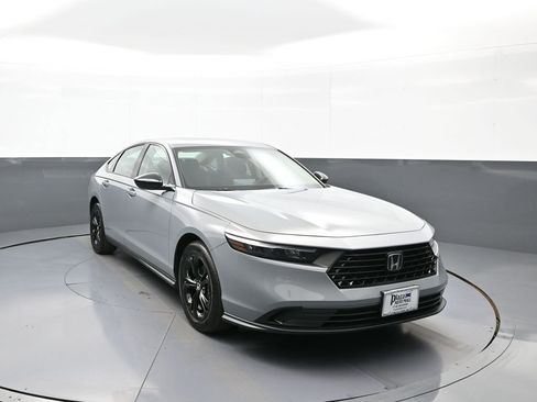 Certified 2025 Honda Accord SE image 3