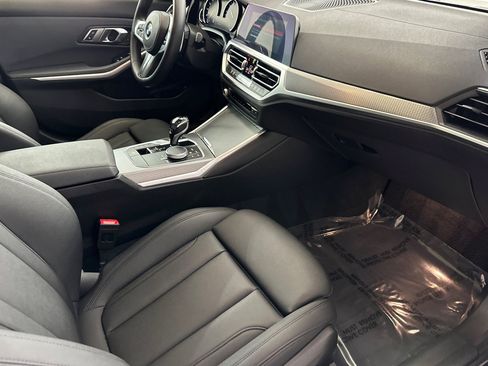Used 2020 BMW 330i Sedan w/ M Sport Package RWD image 32