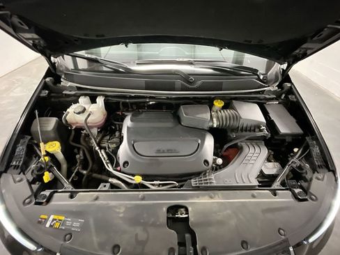 Used 2024 Chrysler Pacifica Touring-L image 28