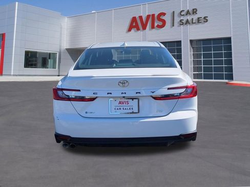 Used 2025 Toyota Camry SE image 7
