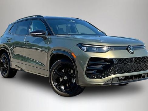 New 2026 Volkswagen Tiguan SE R-Line AWD/4WD image 2
